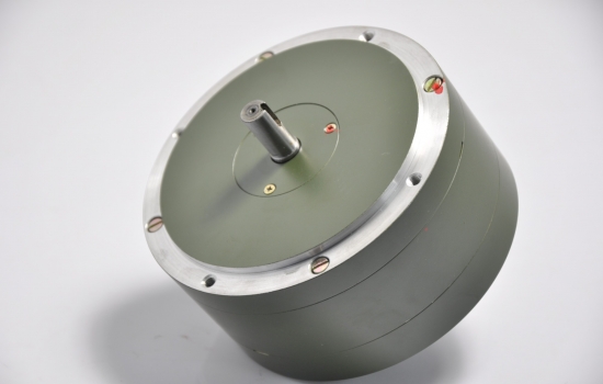 力矩電機(jī)轉(zhuǎn)速工作的條件是什么？